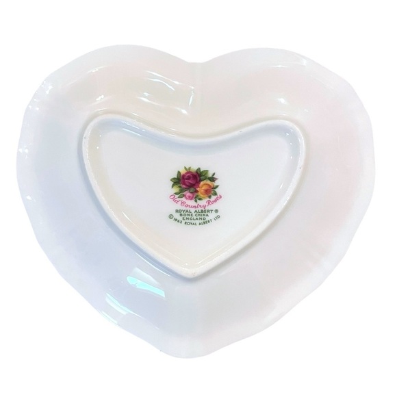 Vintage Royal Albert Old Country Roses Bone China Heart Shaped Trinket Dish - Picture 3 of 9